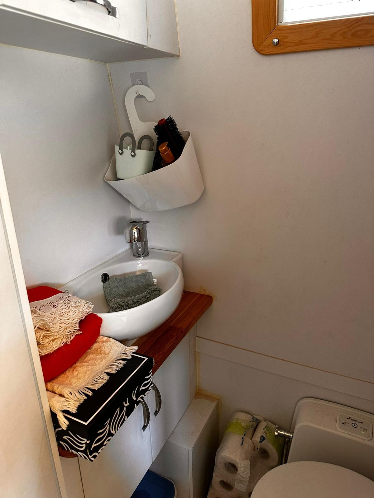 REVERIE 4-PERSON CARAVAN - 4