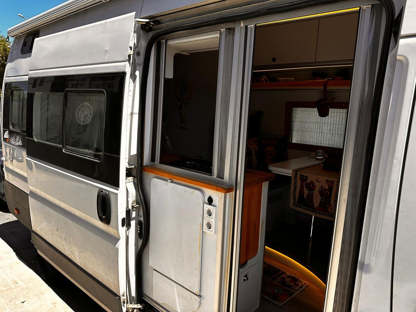 REVERIE 4-PERSON CARAVAN - 5
